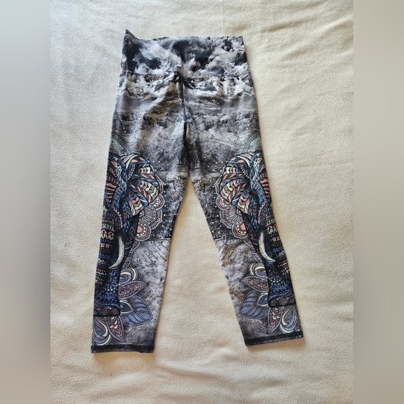 Evolution and creation,  cropped workout leggings, size med - Picture 3 of 3